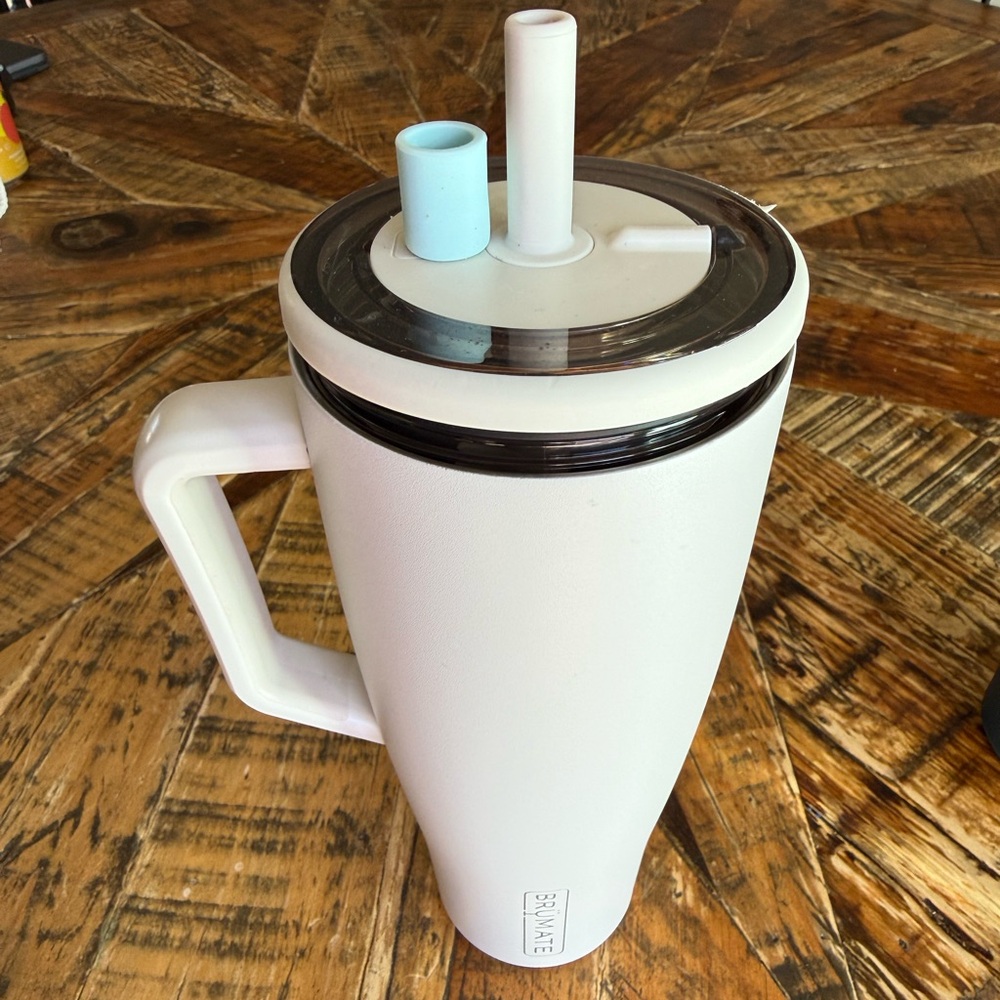 Brumate 40oz Tumbler with straw cap